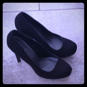 Sexy classic black pumps